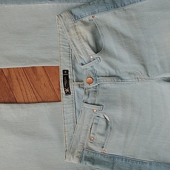 K Kardashian Premium Denim Boot cut Kiara Jeans Two Tone Sz 14 - Picture 13 of 15